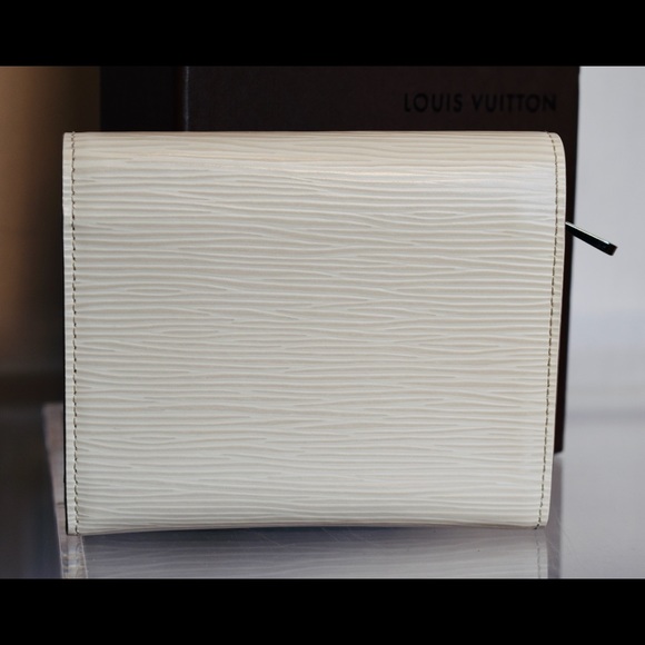 Louis Vuitton Sarah Wallet - Picture 4 of 7